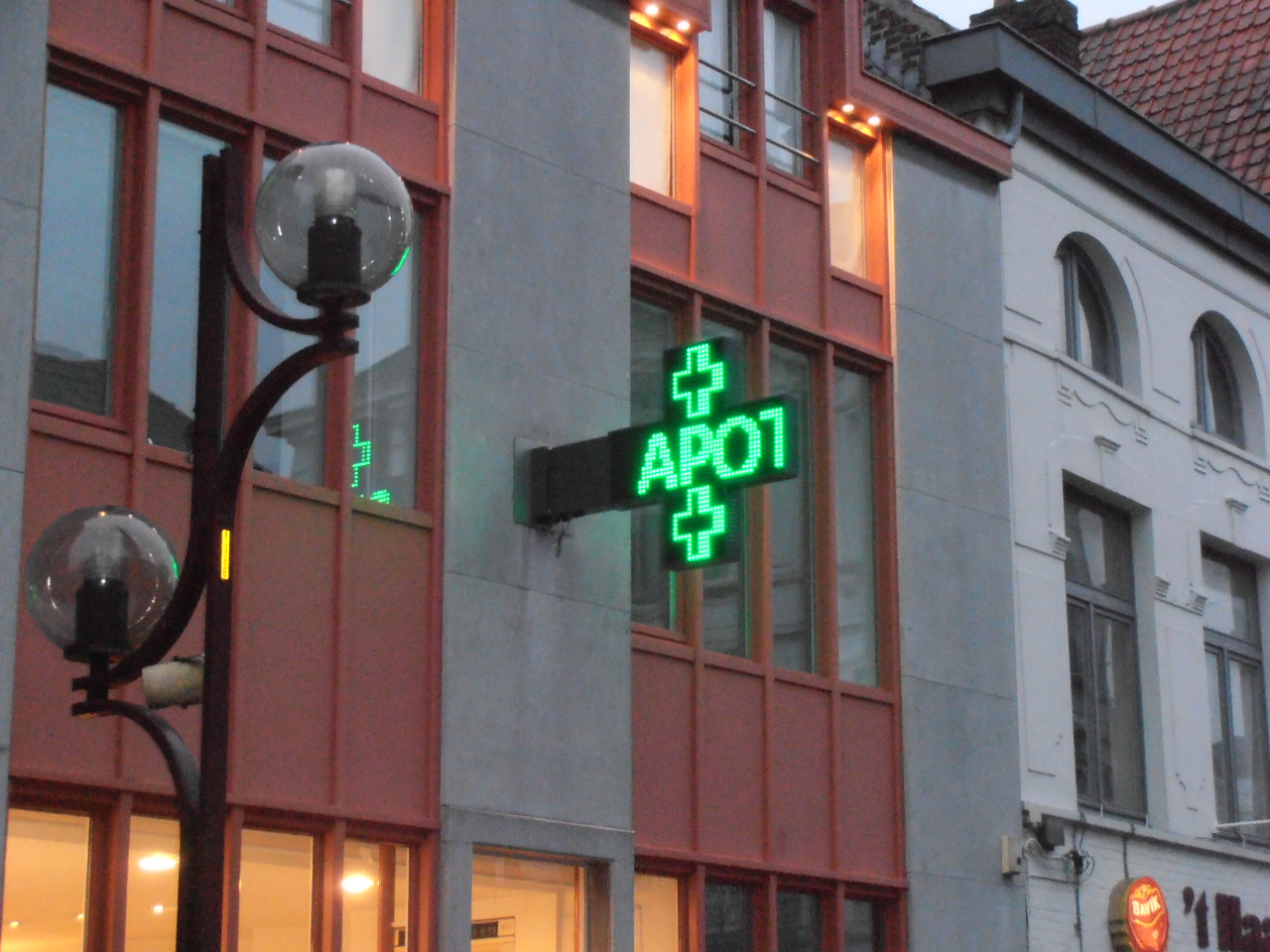 Croix de pharmacie LED verte monochrome programmable P16 - Extérieur