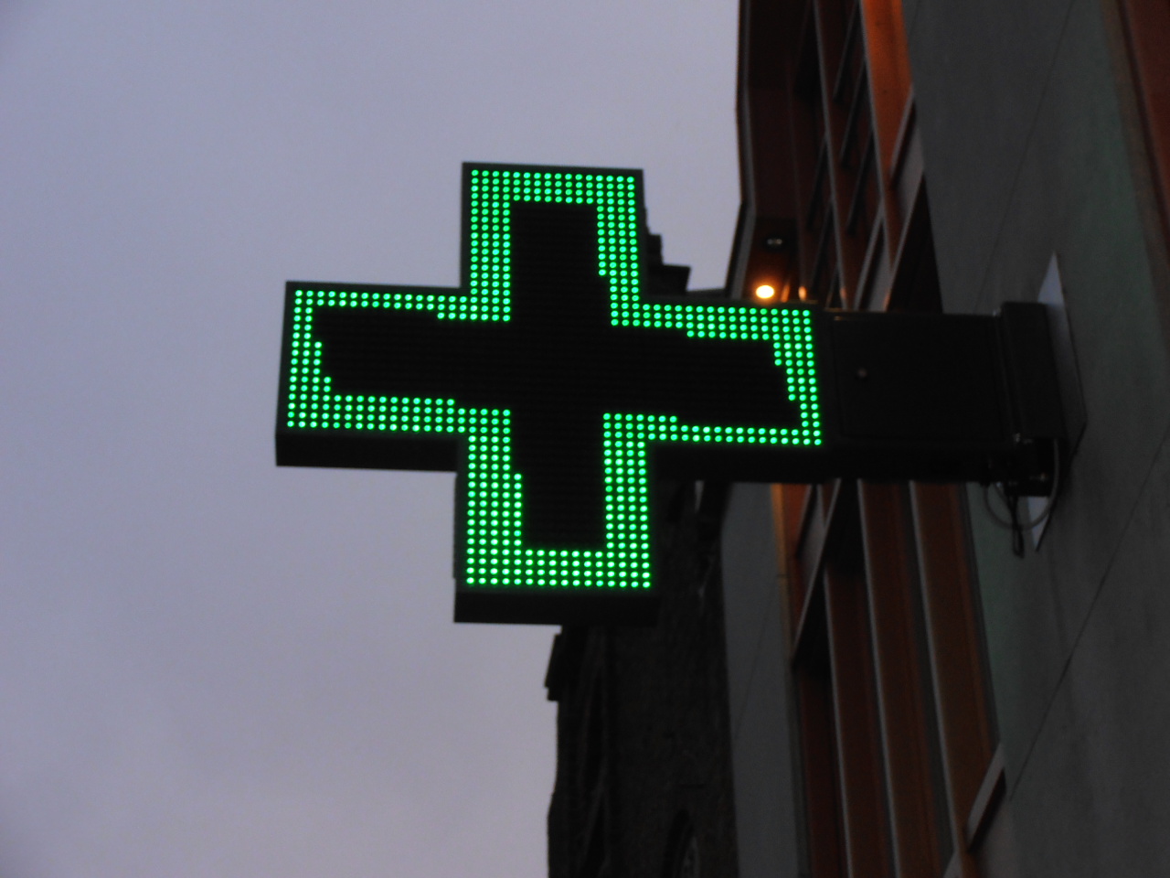 Croix de pharmacie LED verte monochrome programmable P16 - Extérieur